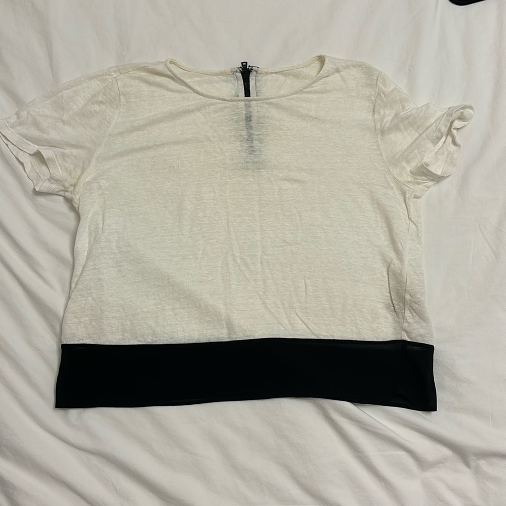 Alice & Olivia black and white, linen and silk crop top tee shirt.
